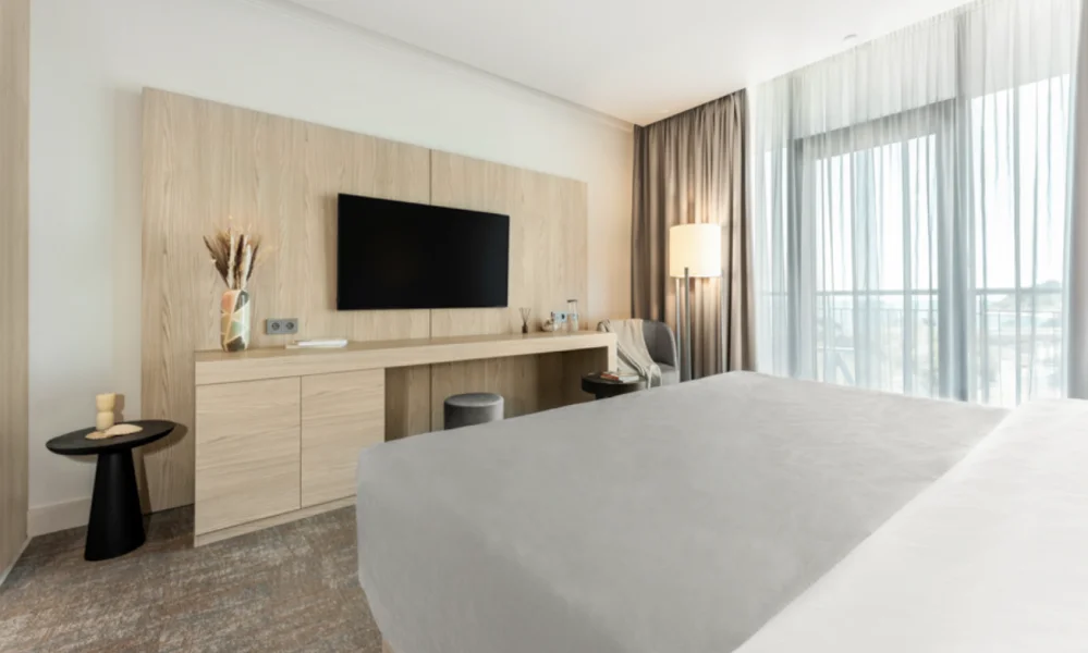 Территория отеля Кристалл